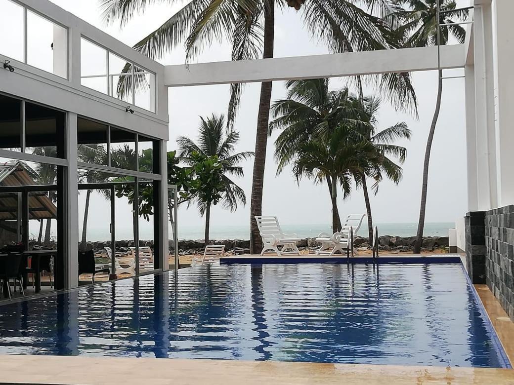 Saara Beach Hotel Marawila Bagian luar foto