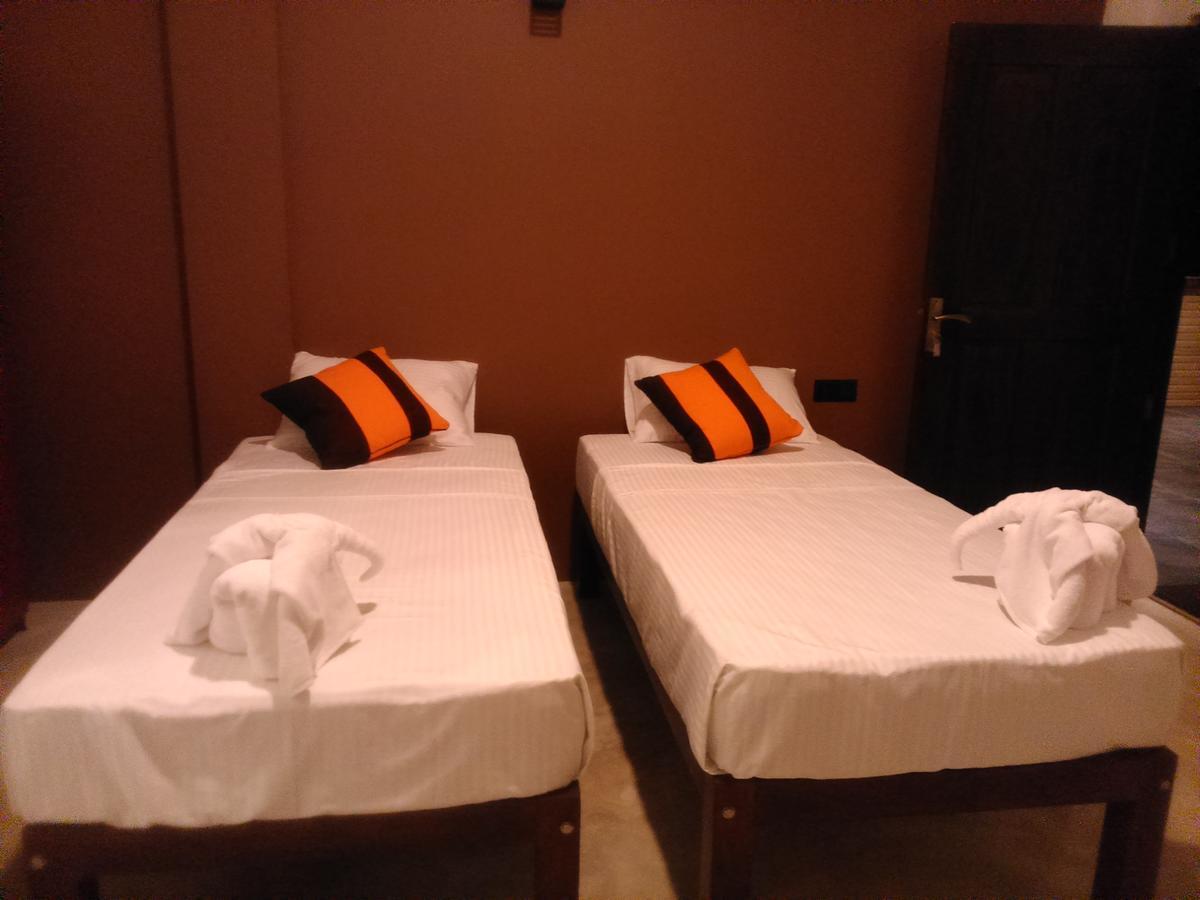 Saara Beach Hotel Marawila Bagian luar foto
