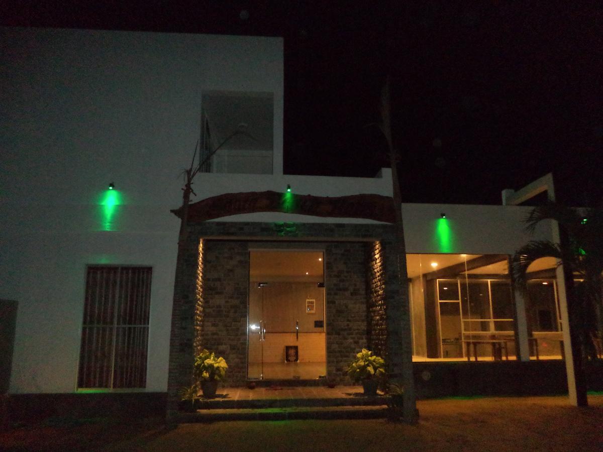 Saara Beach Hotel Marawila Bagian luar foto