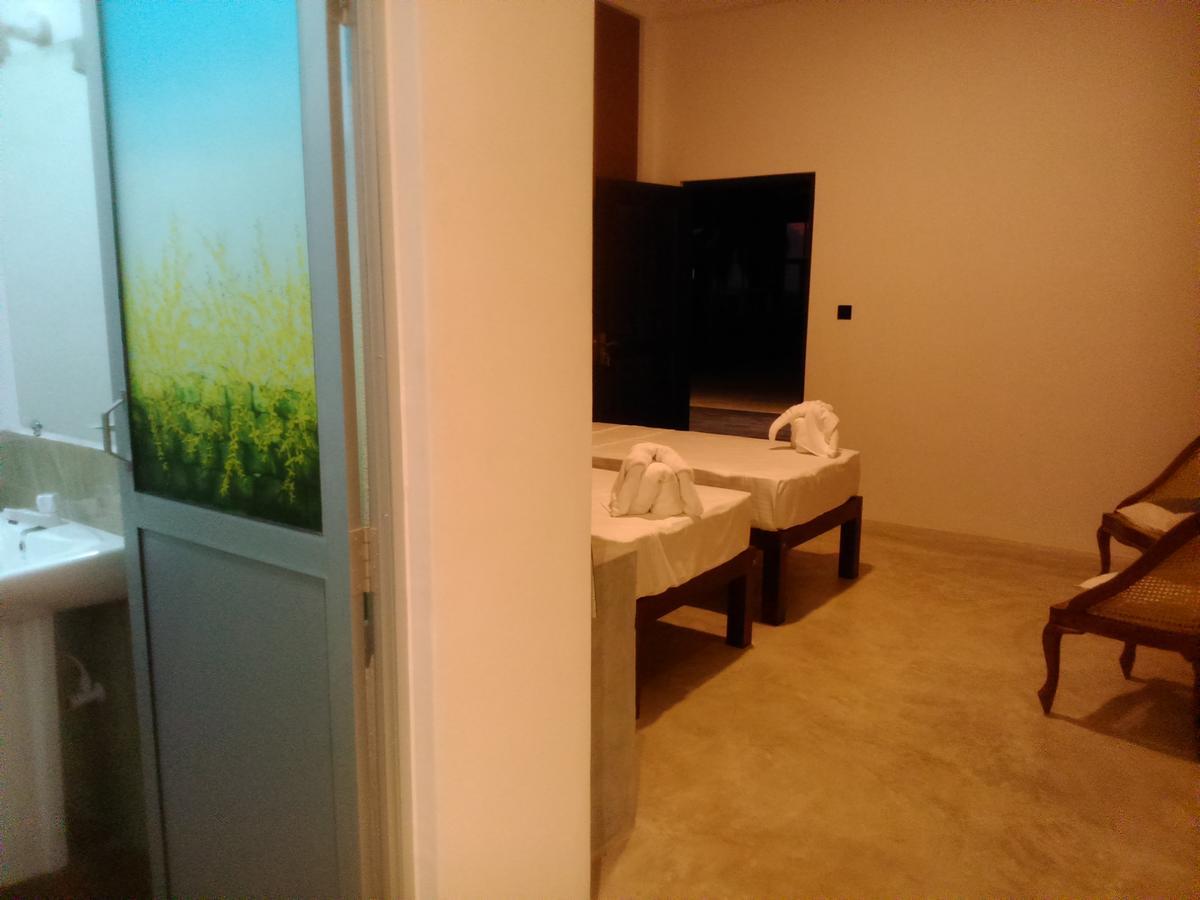 Saara Beach Hotel Marawila Bagian luar foto
