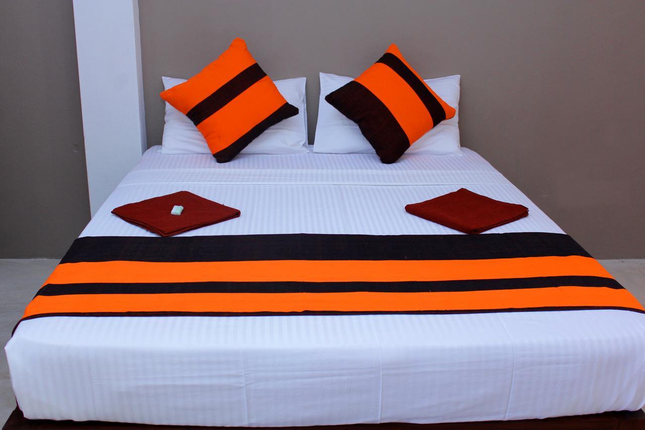Saara Beach Hotel Marawila Bagian luar foto