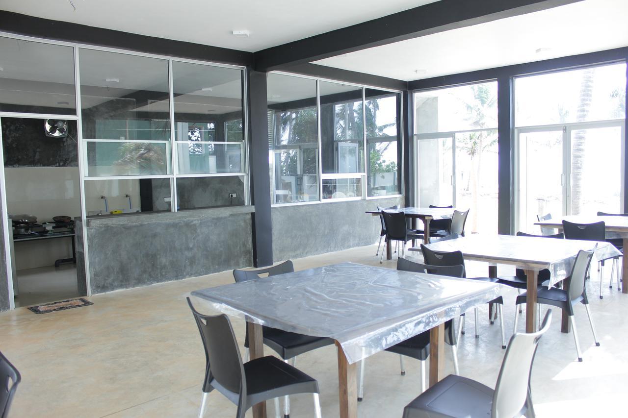 Saara Beach Hotel Marawila Bagian luar foto