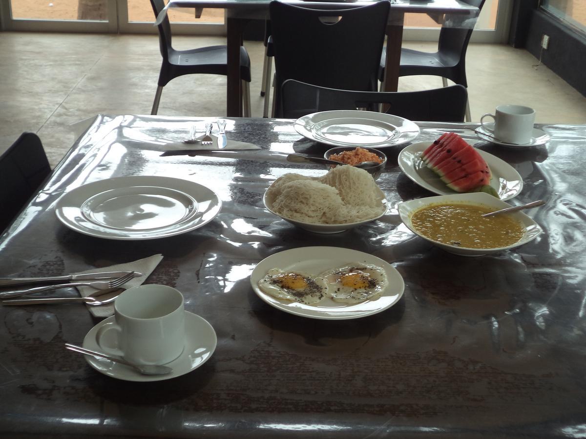 Saara Beach Hotel Marawila Bagian luar foto