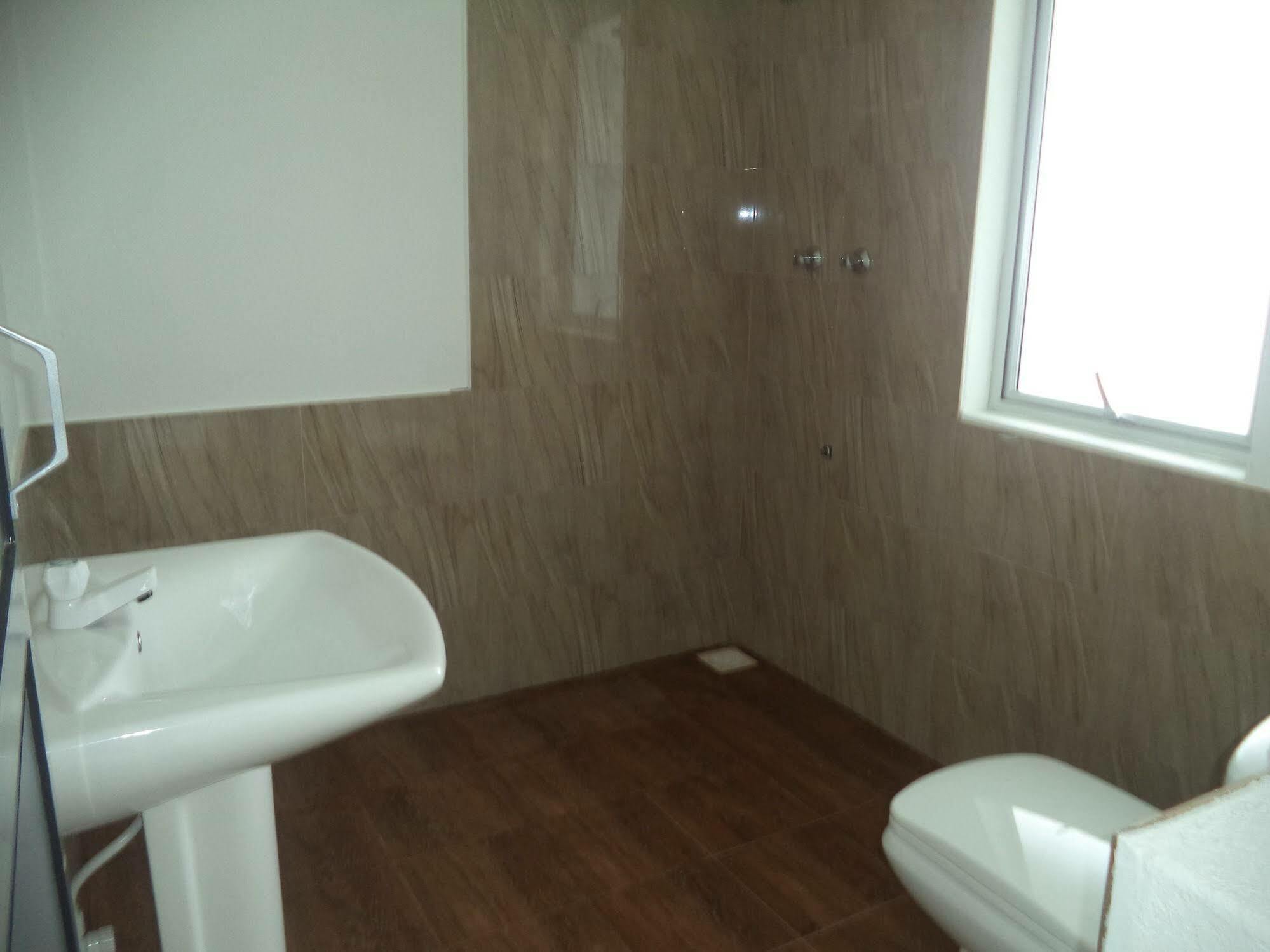 Saara Beach Hotel Marawila Bagian luar foto
