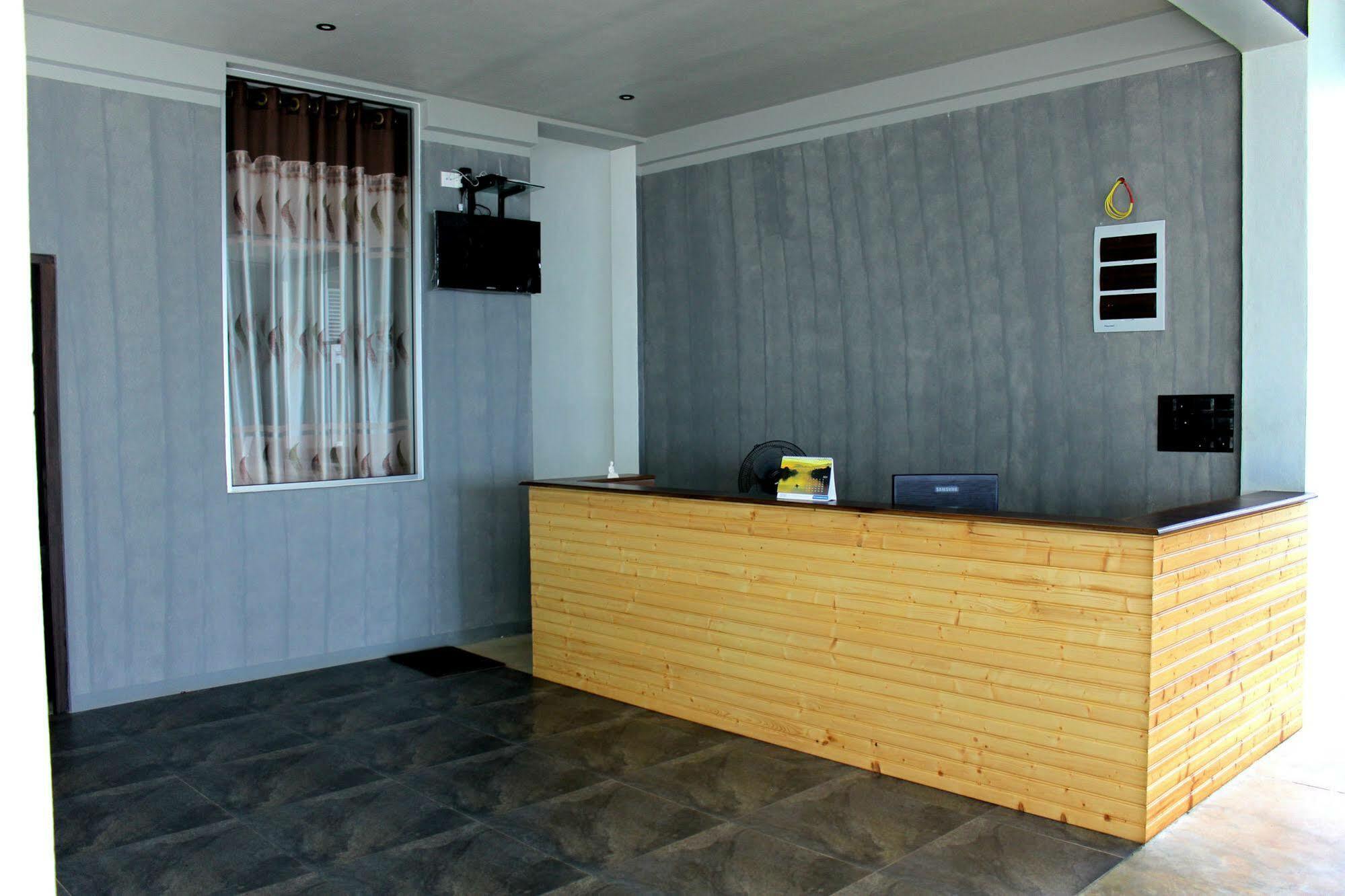 Saara Beach Hotel Marawila Bagian luar foto