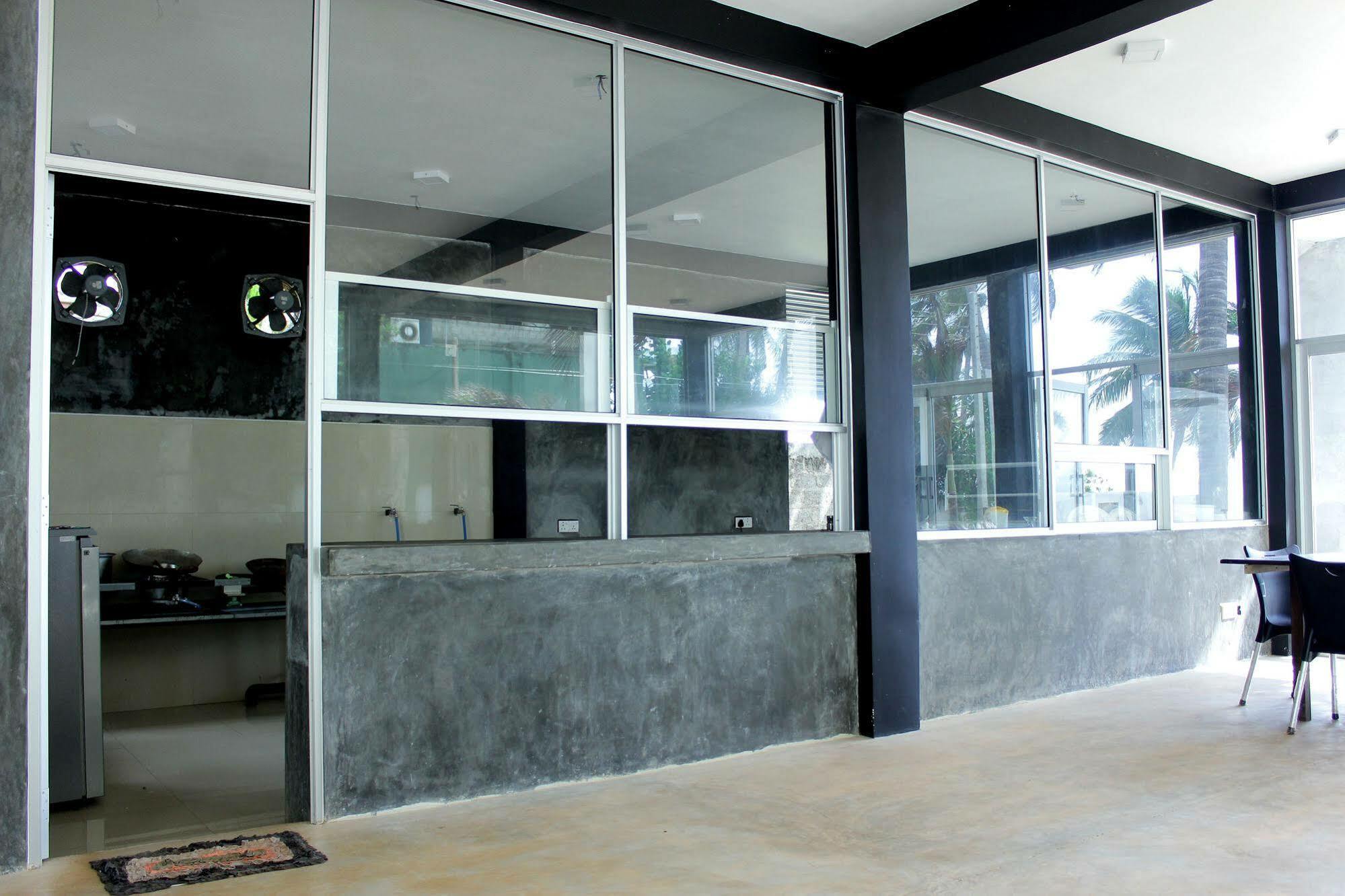 Saara Beach Hotel Marawila Bagian luar foto