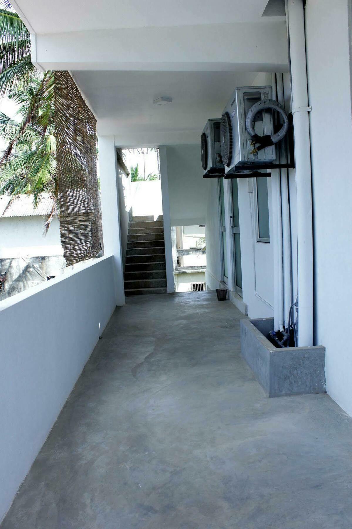 Saara Beach Hotel Marawila Bagian luar foto